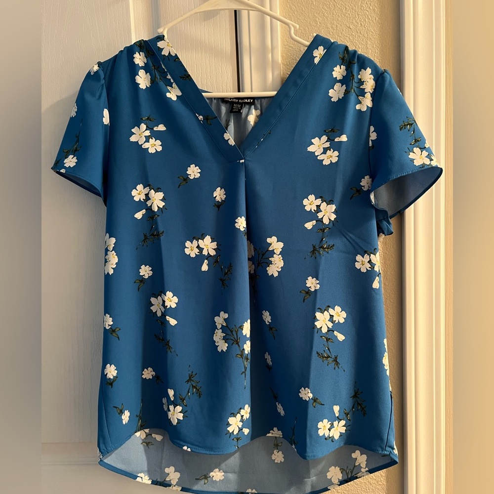 Hilary Radley V Neck Short Sleeve Blouse M